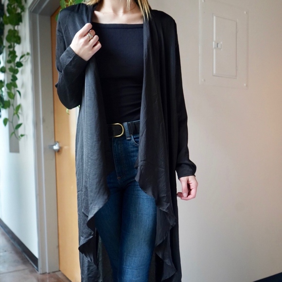 Black Robe - Picture 1 of 2